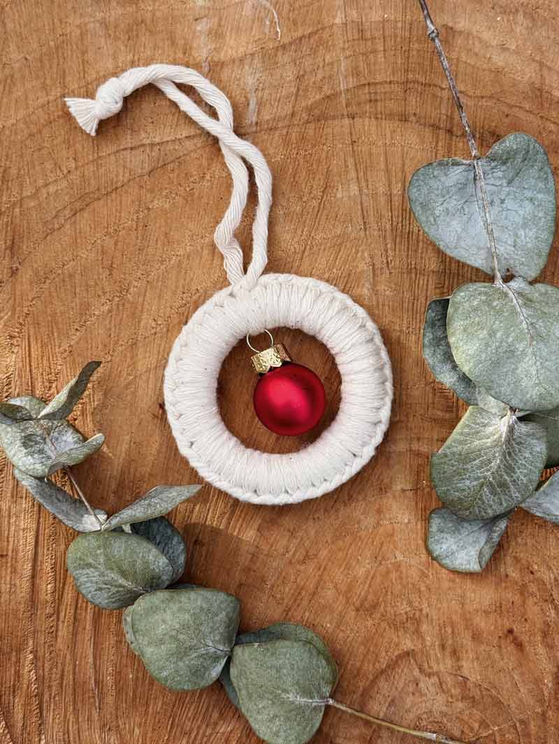 Weihnachtsanhänger mit Kugel